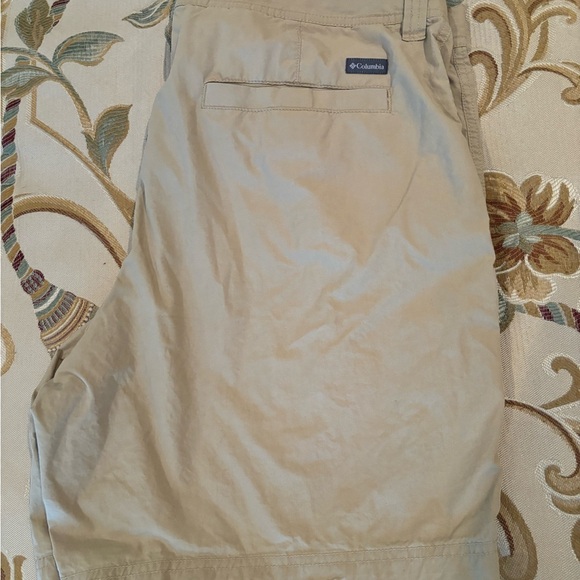 Columbia Shorts sz 38. Excellent Condition!!! - Picture 2 of 8